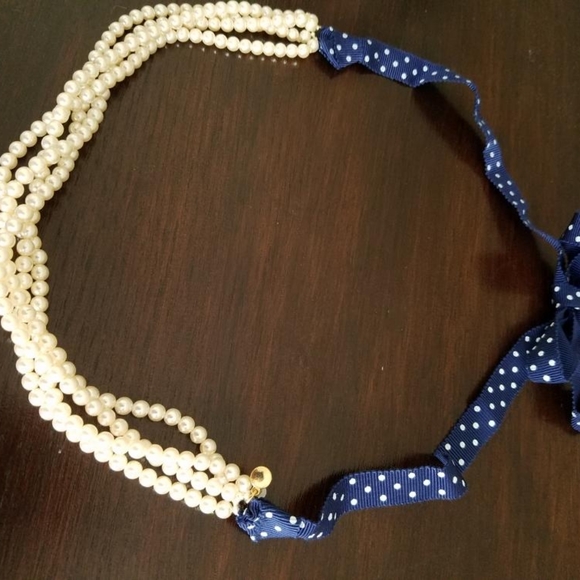 Little girl J Crew/Crewcuts pearl necklace - Picture 2 of 2